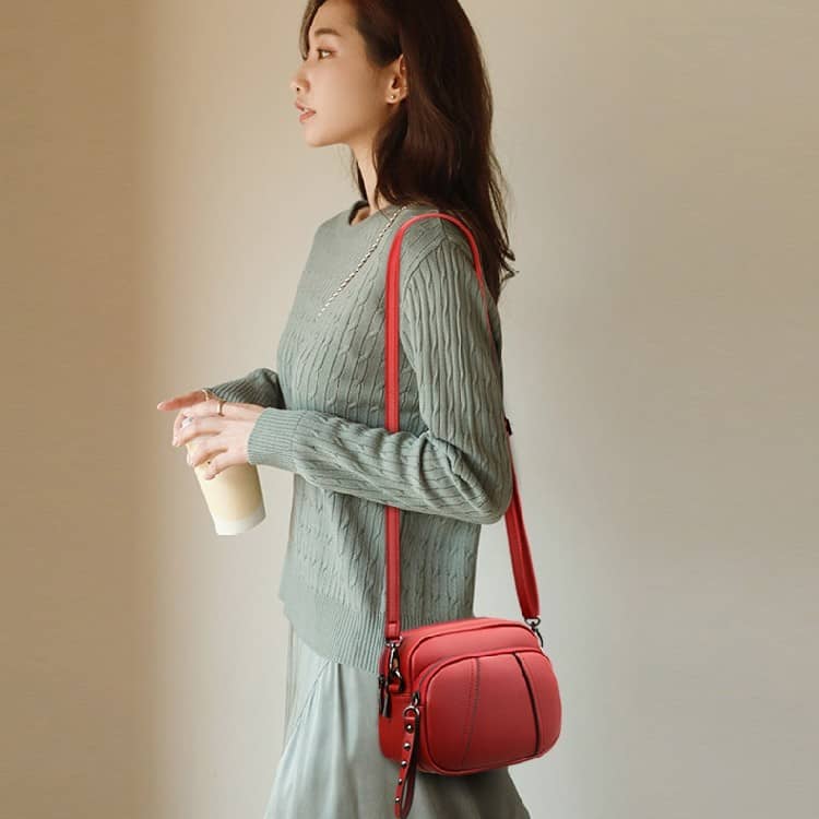 Middle-aged Change Messenger Bag Girl
