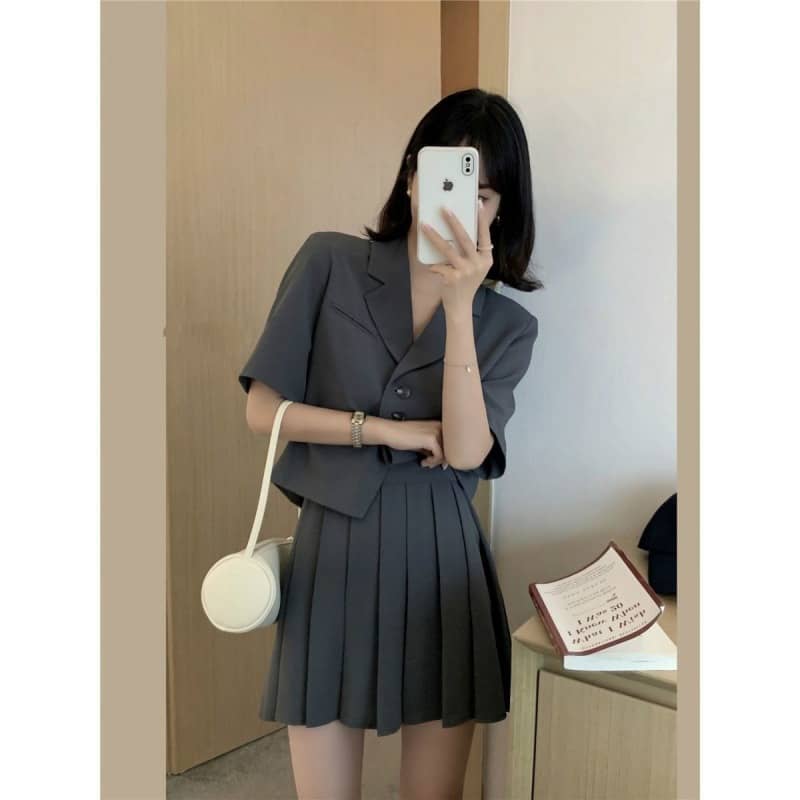 Short-sleeved Suit Jacket Tide Pleated Skirt Temperament