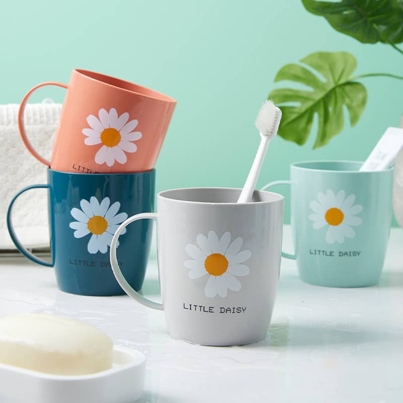 Stylish And Simple Plastic Toothbrush Cup For Home Use